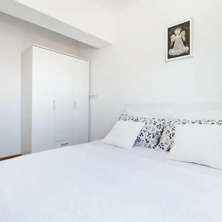 Apartman Rogoznica's Hidden Gem *